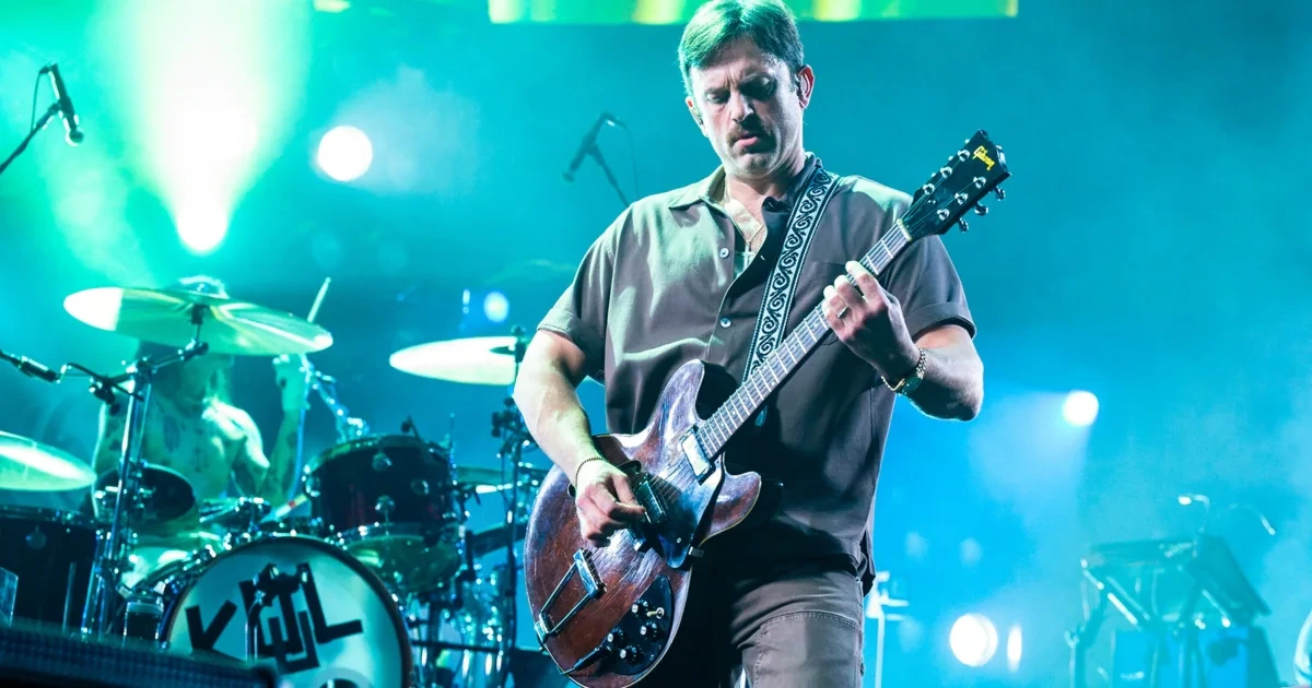 Kings Of Leon: Drei Schnauzer lieben es statisch