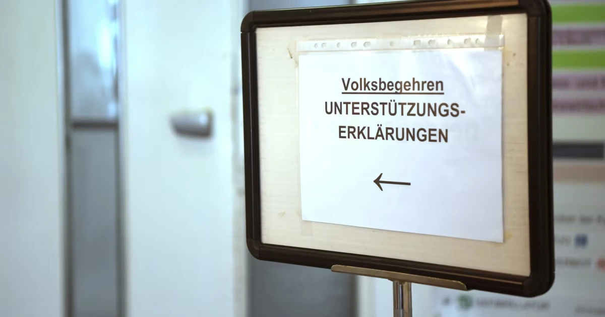 Initiativen fordern Wahlpflicht und gratis Kondome