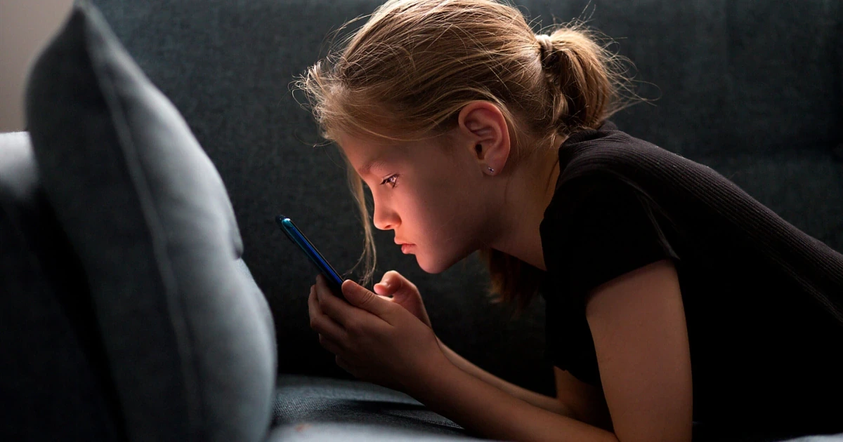 Social Media: Eltern warnen, Teenies entspannt