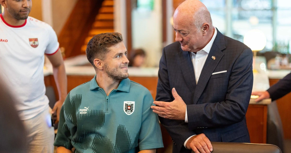 „Und der Kanzler sich a bisserl Fußball anschaut“