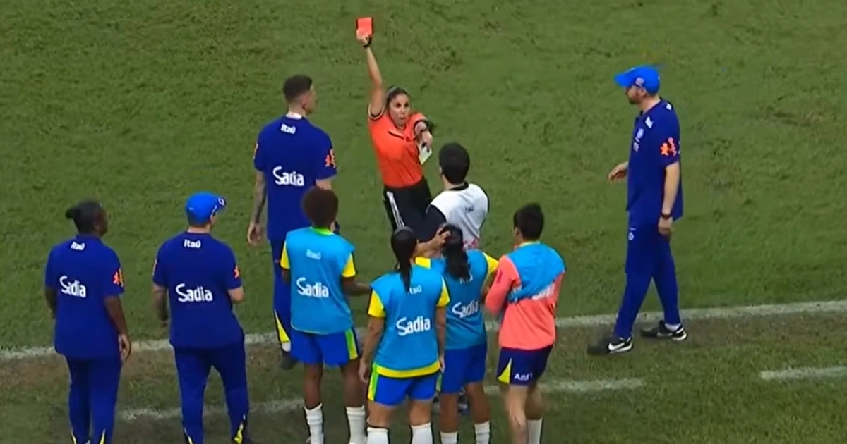 Testspiel-Eklat: Achtmal Rot für Brasilien!