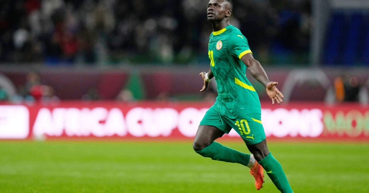 Senegal-Kicker treten gegen ihr Geburtsland an