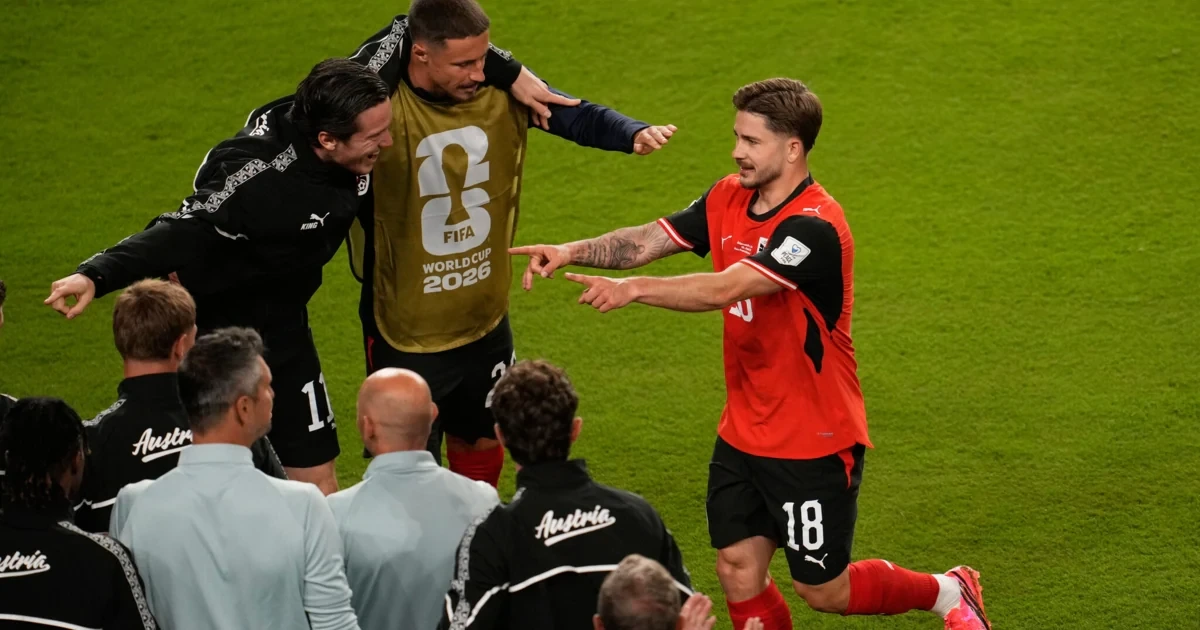Torschütze Schmid lief sofort zum WM-Pechvogel