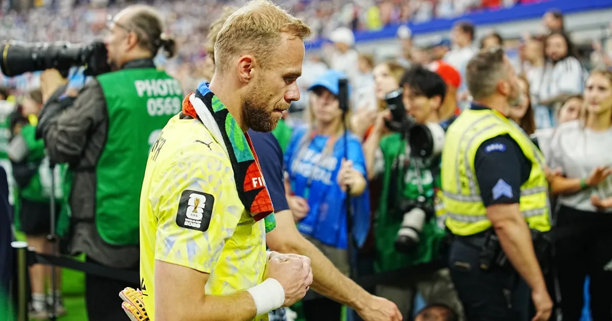 Was Curacaos Goalie Alexander Schlager voraus hat