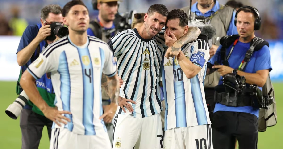 Weltmeister zittert, Australien und Ghana draußen