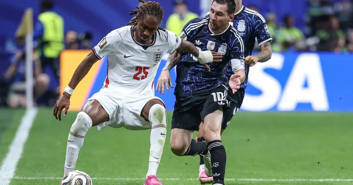 England-Fans wütend! Messi-Foul vor Siegtreffer?