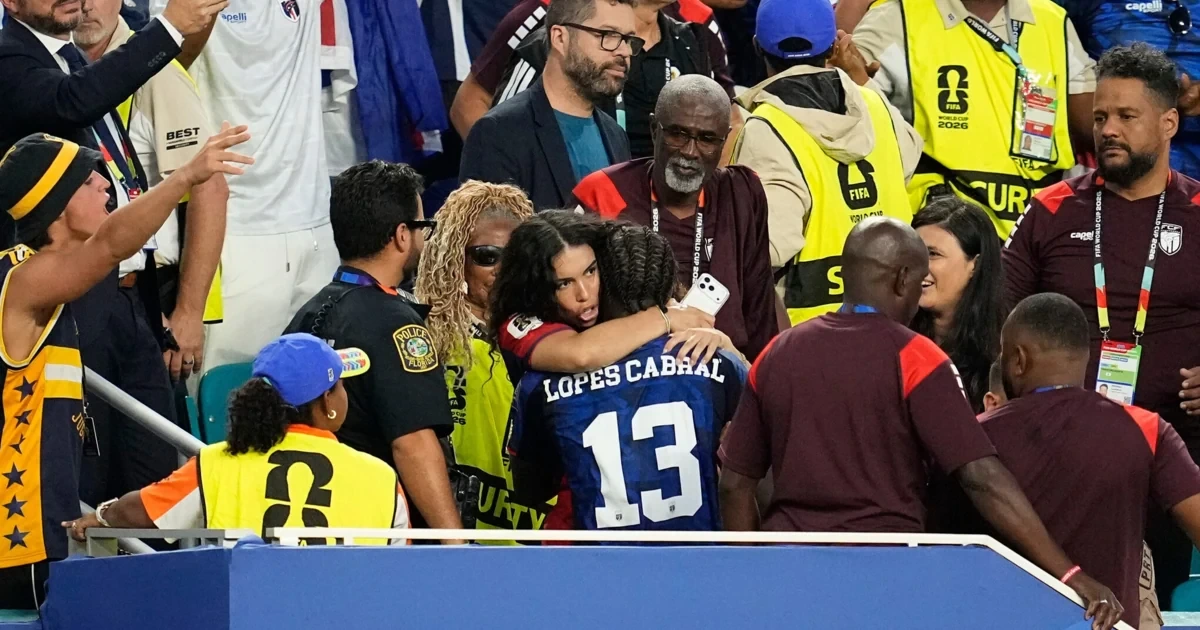 Selfies mit Fans! Kapverdier feiert im Fan-Block