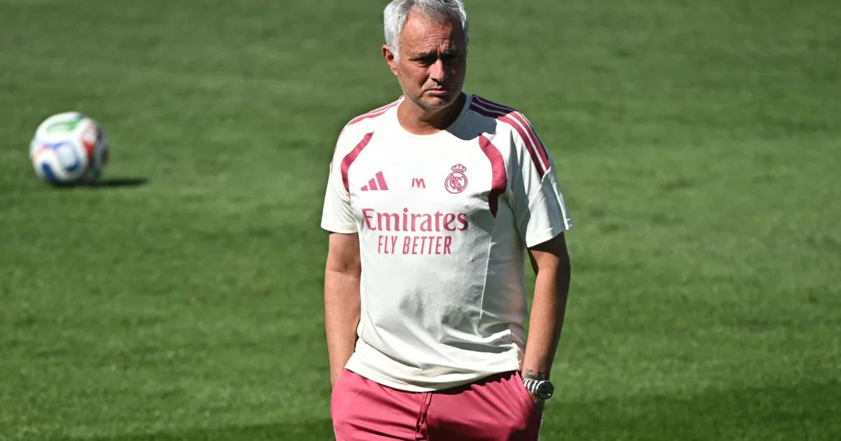 Mourinho setzt sechs Spieler auf die Streichliste