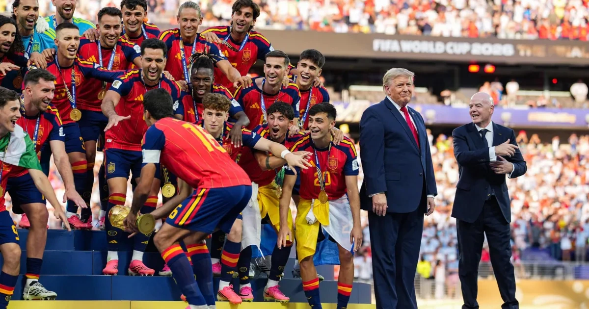 Siegerfotos: Spanien und FIFA pfeifen auf Trump