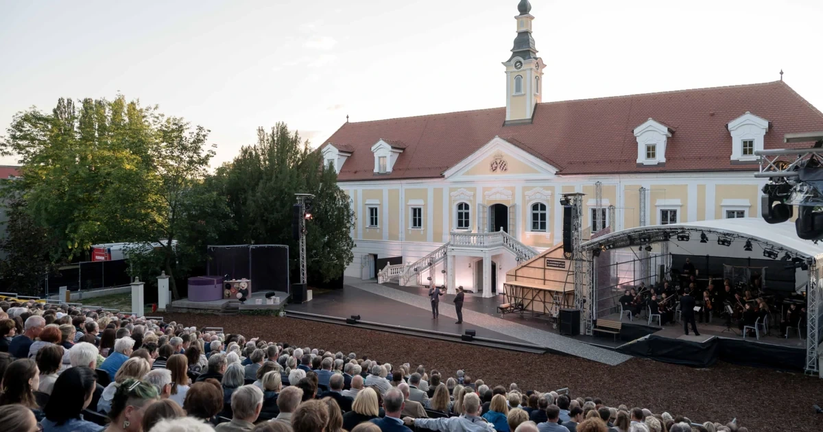 „Hello Dolly“ als schwungvolle Sommerpremiere