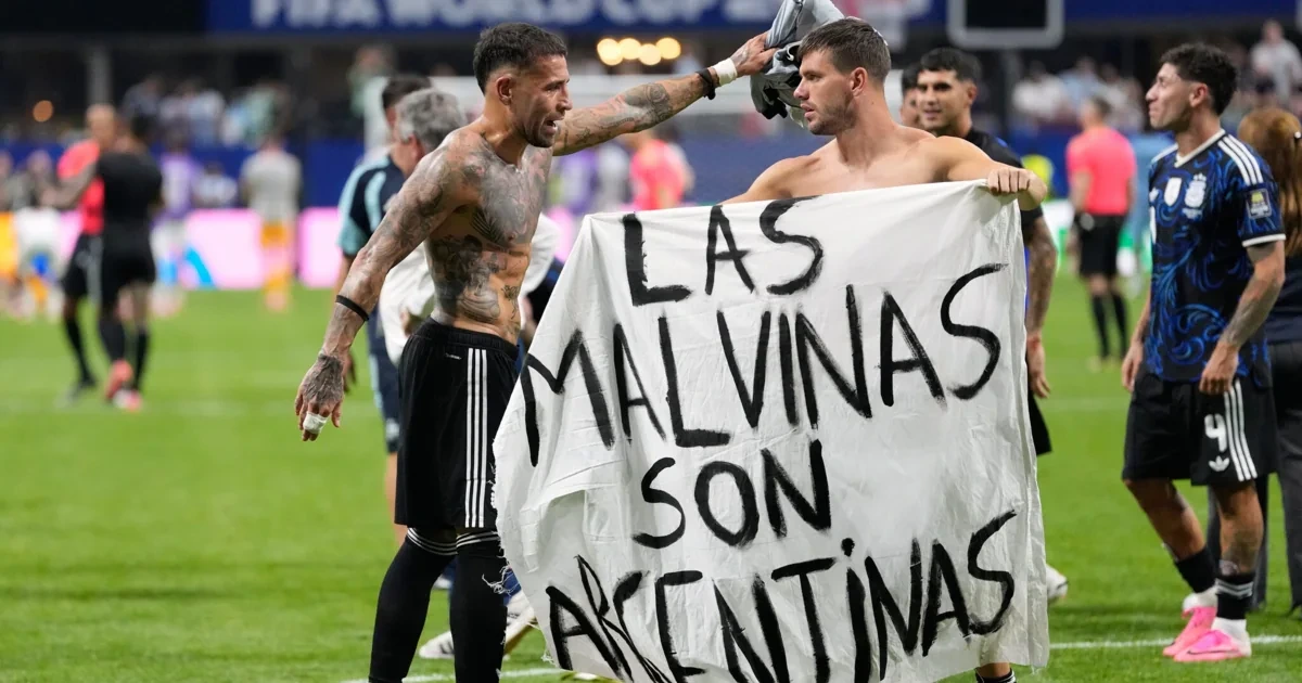 Transparent-Wirbel: Ansage von Argentinien-Kicker!