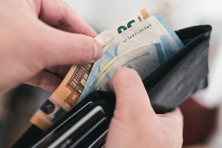"Salía con 50.000 euros en el bolsillo; ahora gano 770 al mes, pero vivo de maravilla": un hombre gana en el Supremo tras 20 años de guerra judicial por un ático de lujo
