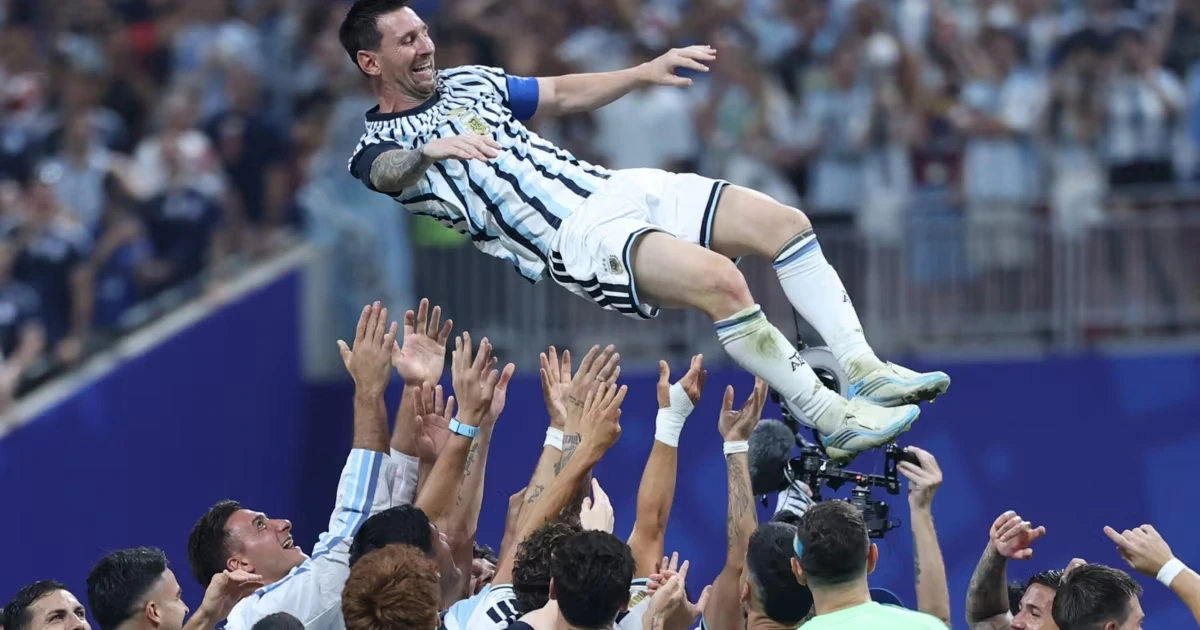 Messi winkt beim Ballon d‘Or historische Premiere