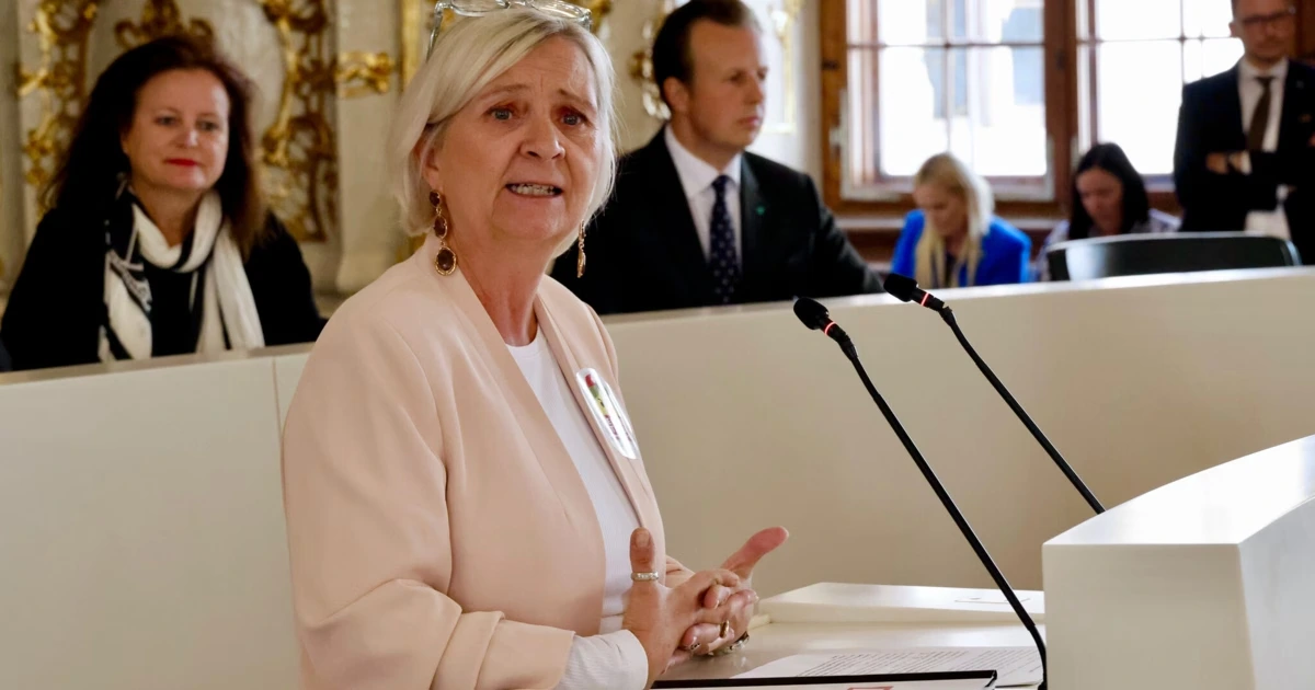 Steirische Kommunistin siegt im „Rede-Wettbewerb“