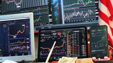 Borse in diretta, petrolio oggi 1° luglio | Europa contrastata, incertezza sui colloqui tra Usa e Iran: Milano negativa con le banche