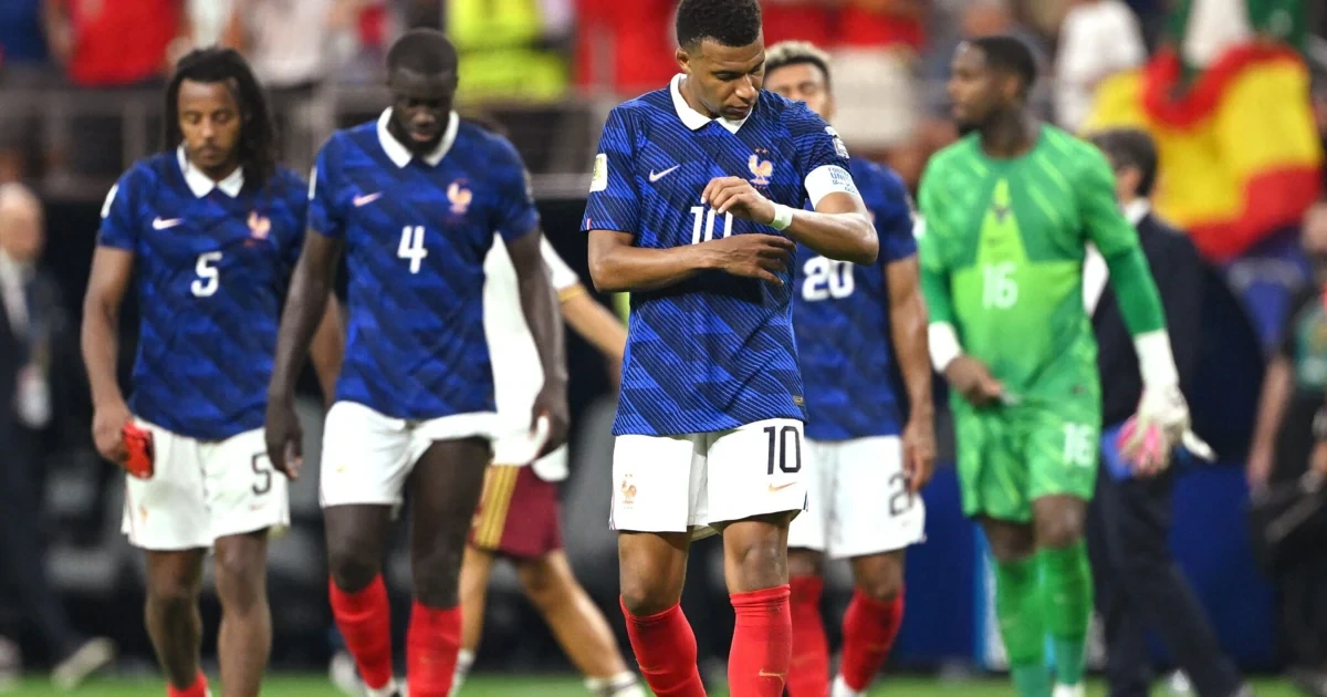 „Lausige Les Bleus“ & eine „Lektion für die Welt“
