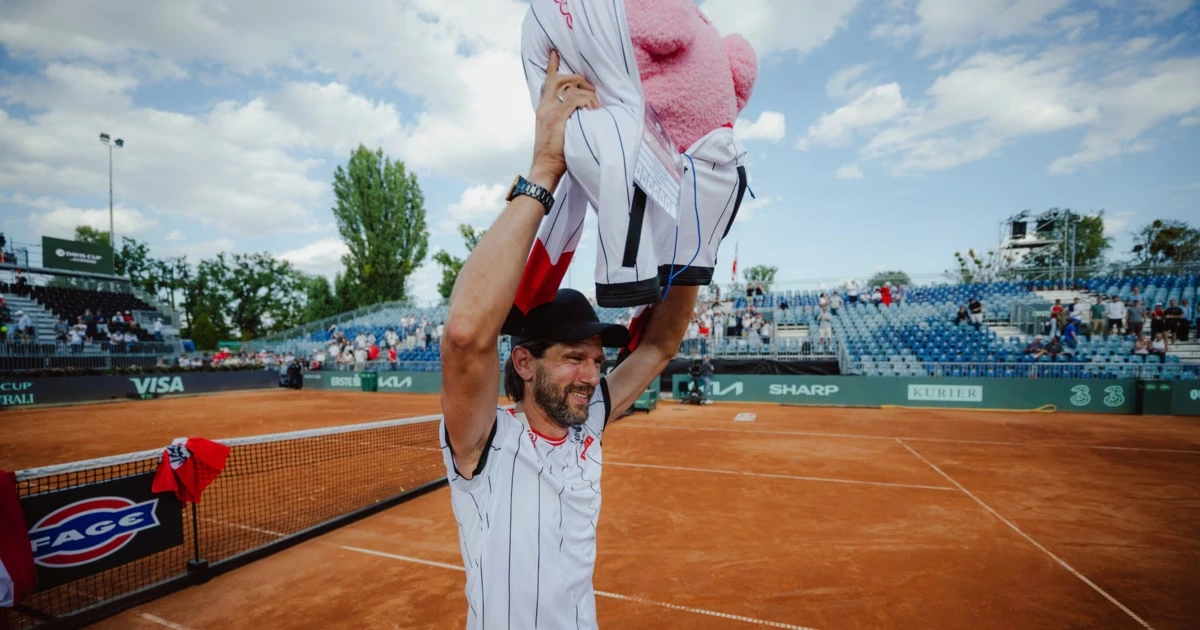 Tennis-Asse feierten mit Maskottchen „Kirby“