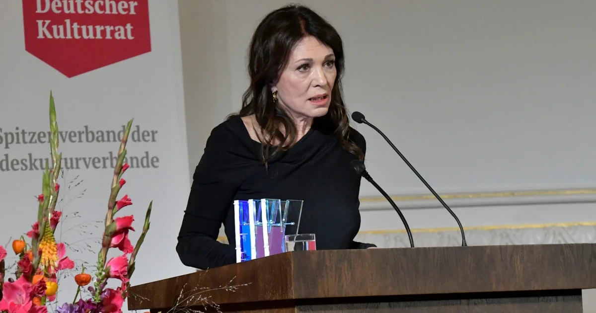 Iris Berben für politisches Engagement prämiert