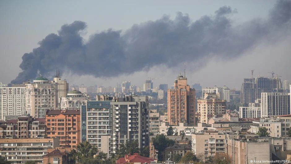 Ataque ruso en planta eléctrica en Kiev mata a dos personas