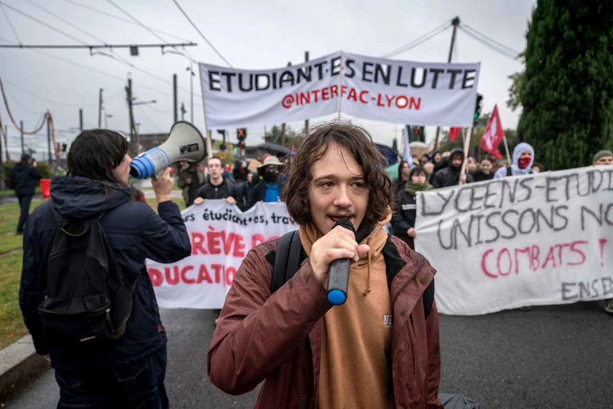 A Vénissieux, le cri de détresse des professeurs et lycéens de la cité scolaire Sembat-Seguin : « J’ai l’impression de venir travailler dans une prison »