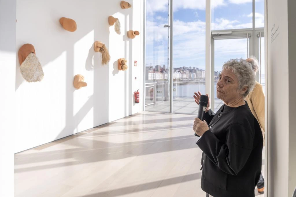 Solange Pessoa, un shock de pelo, caballos y barroco en Santander