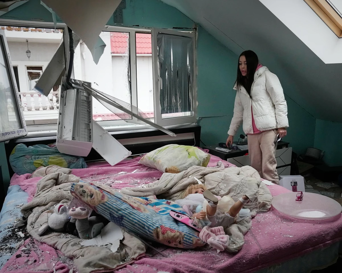 Russia bombards Kyiv with missiles – hours after agreeing to resume talks with Ukraine