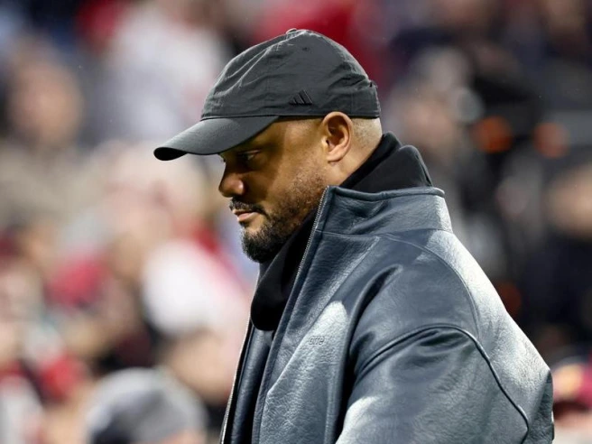 Kompany collassa dopo l'allenamento del Bayern Monaco, elicottero in campo: ricoverato d'urgenza