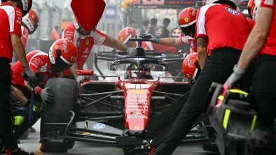 F1 Gp Singapore, le qualifiche sprint in diretta: Verstappen in pole (niente penalità) davanti a Russell e Leclerc, Hamilton sesto