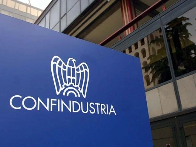Confindustria alza le stime sul Pil 2026 all’1%, ma l’allarme energia può azzerare la crescita: lo scenario se Hormuz resta chiuso