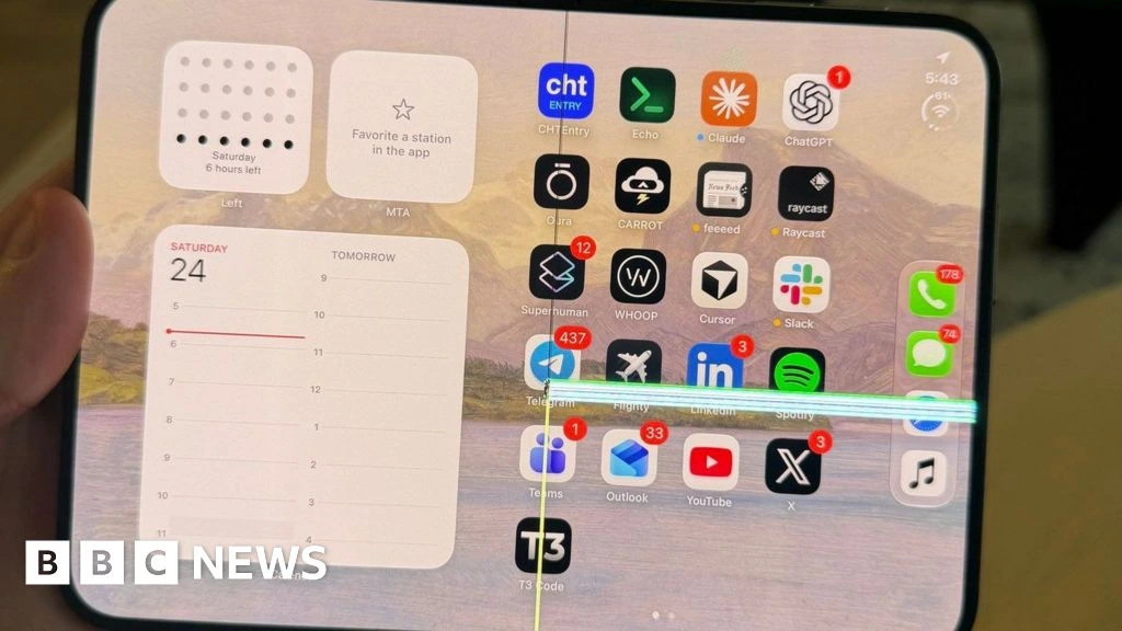 Apple says it will replace iPhone Duo handsets with screen problems