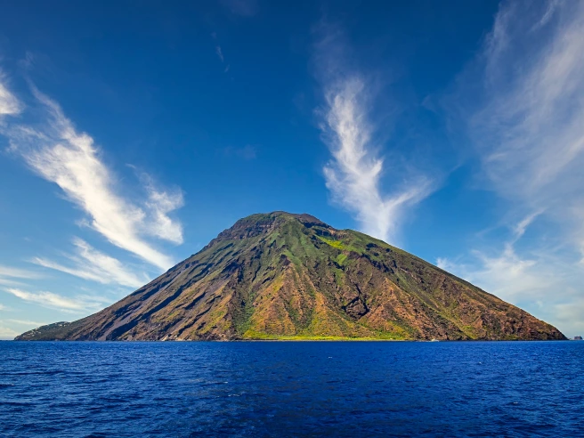 Brand Eolie, il lusso del turismo «fai da te»