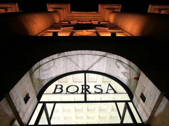Borse in diretta, prezzo petrolio di oggi 29 ottobre | Europa in rialzo in attesa della Bce, Milano negativa con le banche. Spread a 116 punti