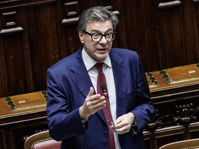 Documento programmatico di finanza pubblica, l’esame in Parlamento. Giorgetti: «Lo scostamento di bilancio è un sentiero obbligato»