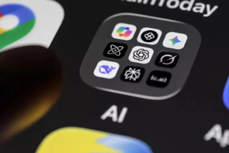 Sexting con l'Intelligenza Artificiale, uno studio esplora il fenomeno
