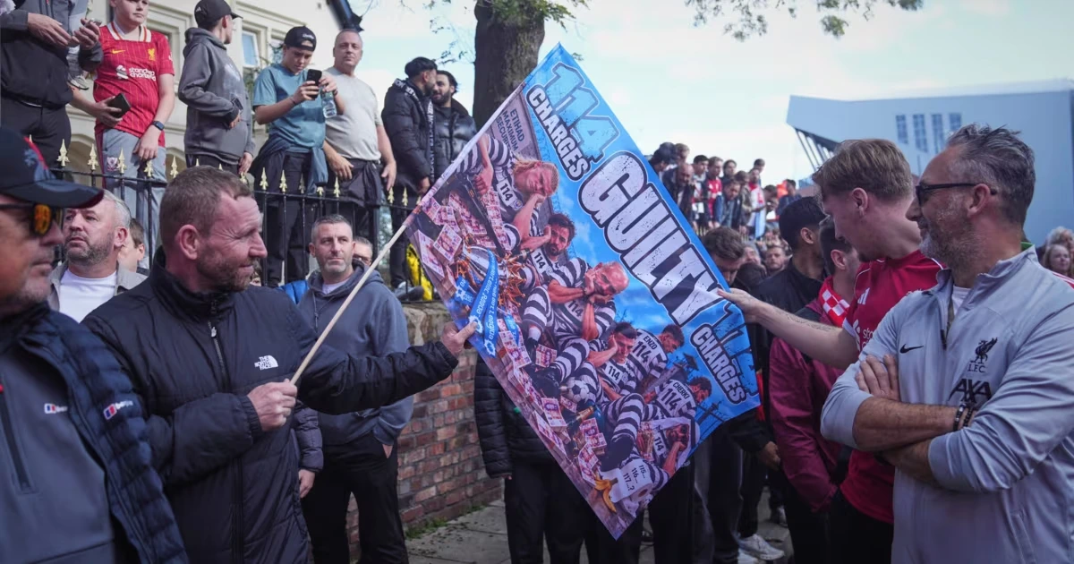 Wütende Liverpool-Fans rechnen mit ManCity ab