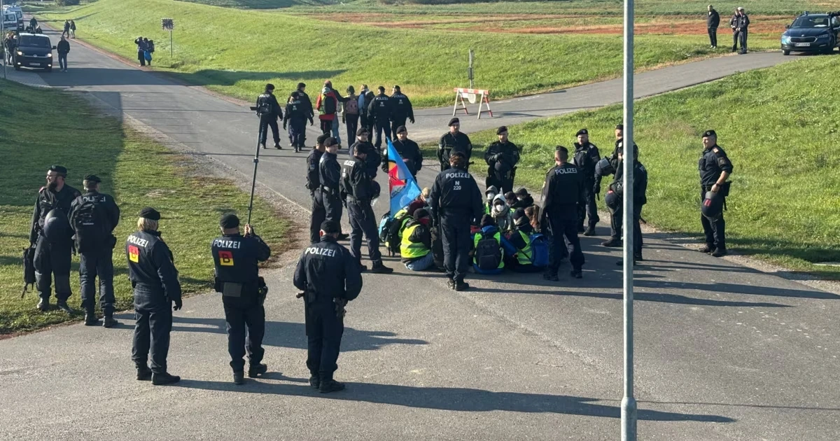 Demo bei FPÖ-Parteitag beschäftigt Innenminister