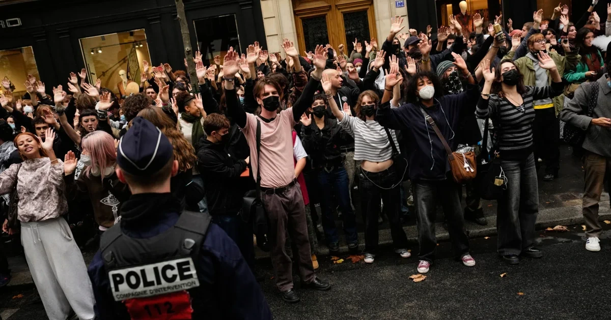 Wut in Frankreich: Premier sagt bessere Schulen zu