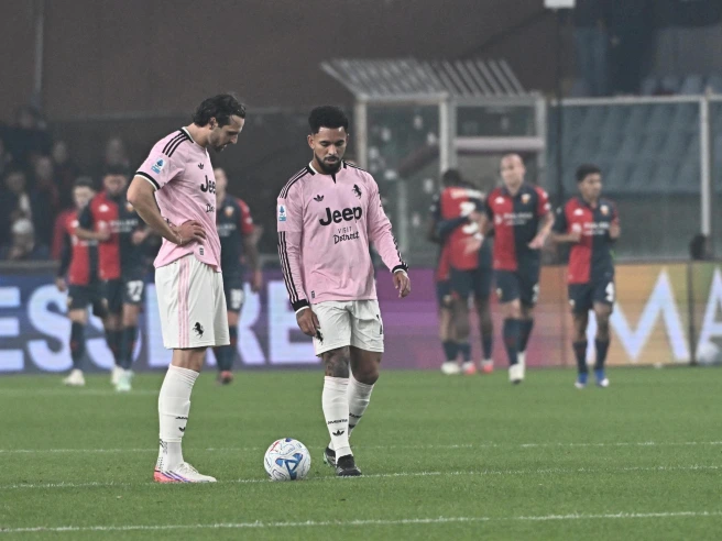 Genoa-Juventus 2-0: gol di Ehizibue e Baldanzi. Bianconeri in ginocchio, ora Spalletti rischia grosso