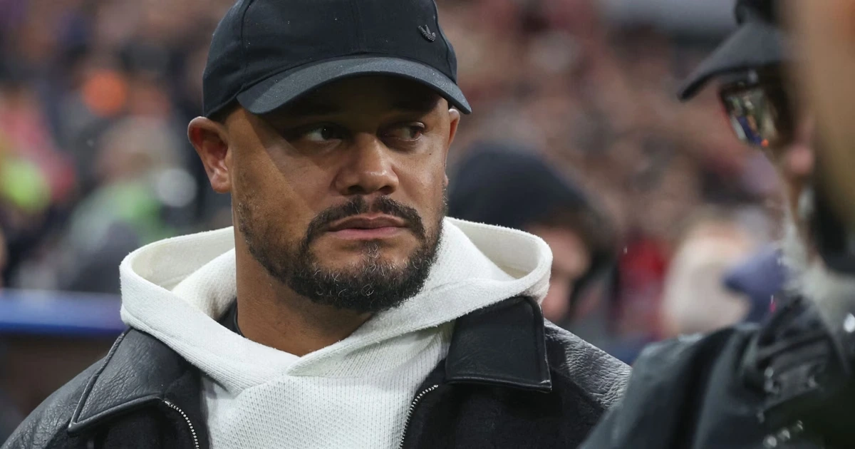 Bayern-Trainer Kompany mit Notarzt ins Spital