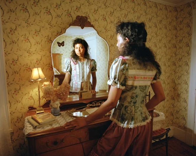 Avec « Follow the Light », la chanteuse June McDoom fait dialoguer folk et dream pop avec ses racines jamaïcaines