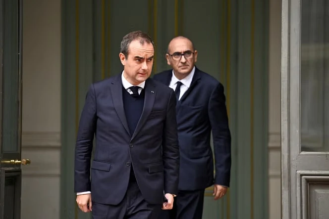 Après l’allocution d’Emmanuel Macron sur les violences urbaines du 17 octobre, Sébastien Lecornu chargé de trouver une issue à la crise politique