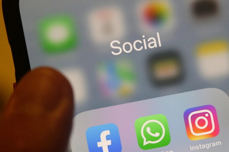 WhatsApp, in arrivo i messaggi fissati senza scadenza