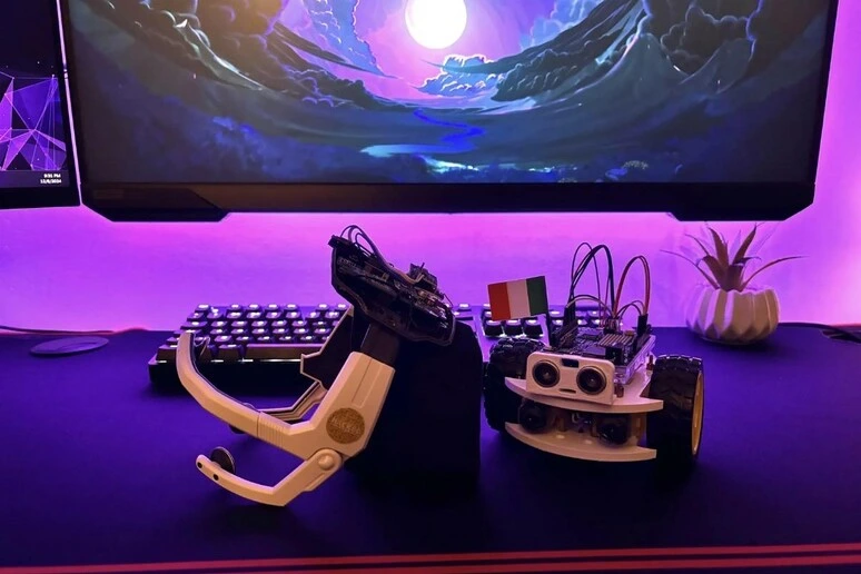 Alla Maker Faire il caschetto per guidare le automobiline con l'attività cerebrale