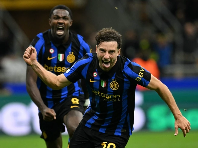 Inter-Shakhtar Donetsk 1-0 in Champions League: gol di Carlos Augusto dopo il rosso a Bastoni, tre punti d'oro per Chivu
