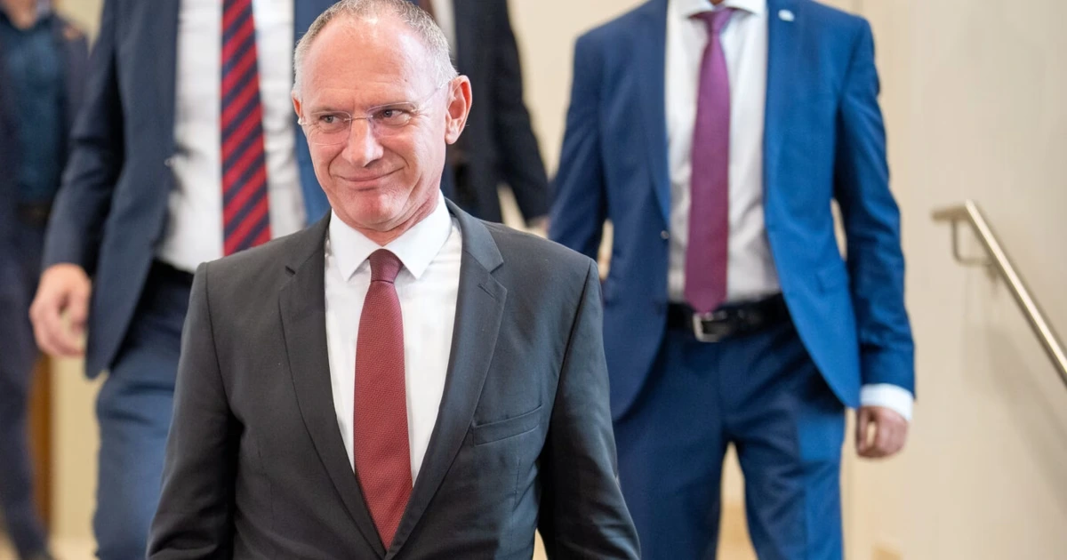 Karner verteidigt Schulungen für Auskunftspersonen