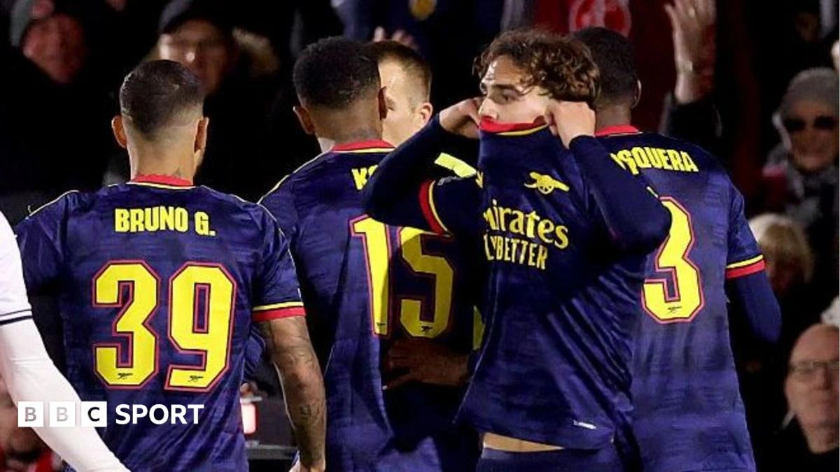 Arsenal to appeal against Dowman red card
