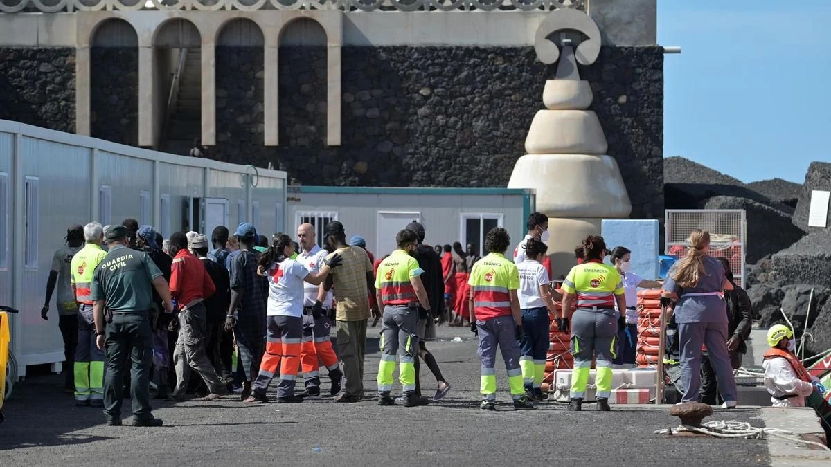 Dos mandos revelan el enfrentamiento entre Policía y Guardia Civil por cerrar la frontera ante la avalancha de migrantes en Ceuta
