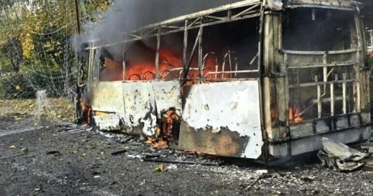 Russen bombardieren Busse: 30 Tote in der Ukraine