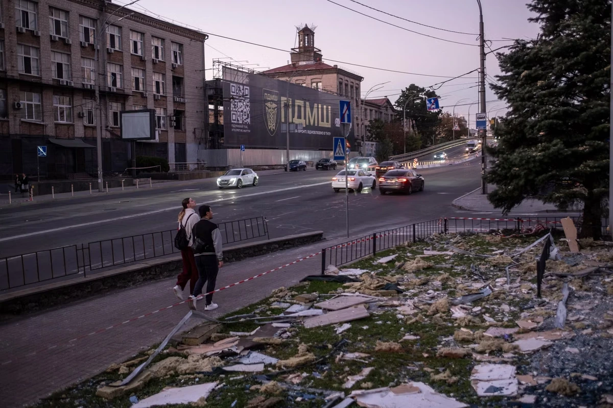 A Kiev, une atmosphère de guerre permanente : « L’ennemi est en train de détruire la ville »